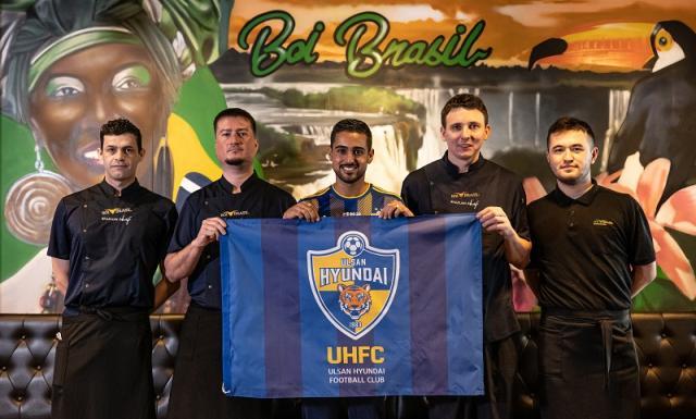 1645707925086028152.jpg land.jpg